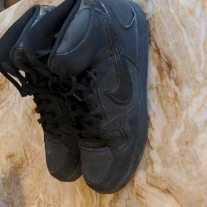 low top black forces